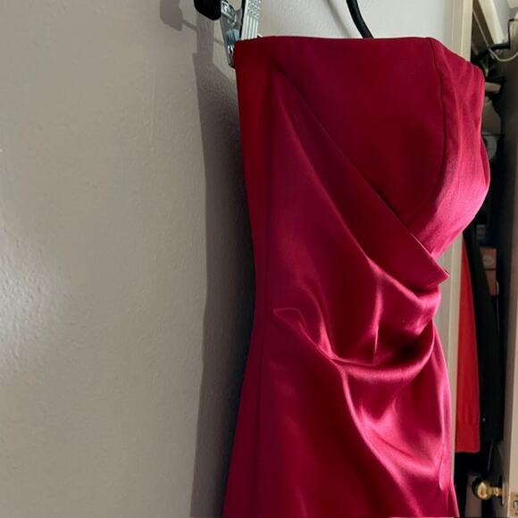 David's Bridal Red Satin Strapless Glamorous Size 6 Wedding Bridesmaid Prom Gala - Picture 9 of 11